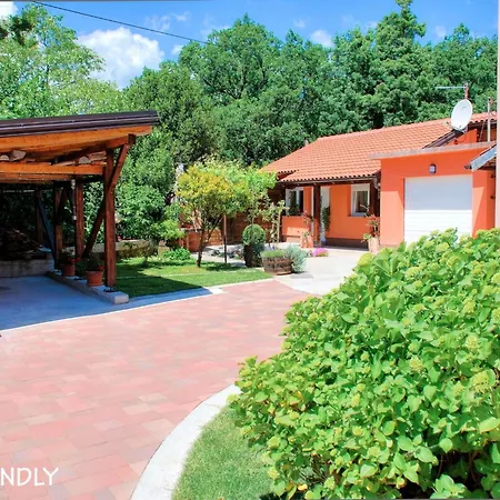 Nettes In Mit Eigener Terrasse By Interhome 別荘 *