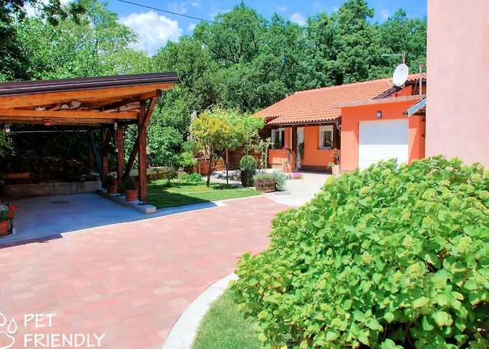 Nettes In Mit Eigener Terrasse By Interhome 別荘 *